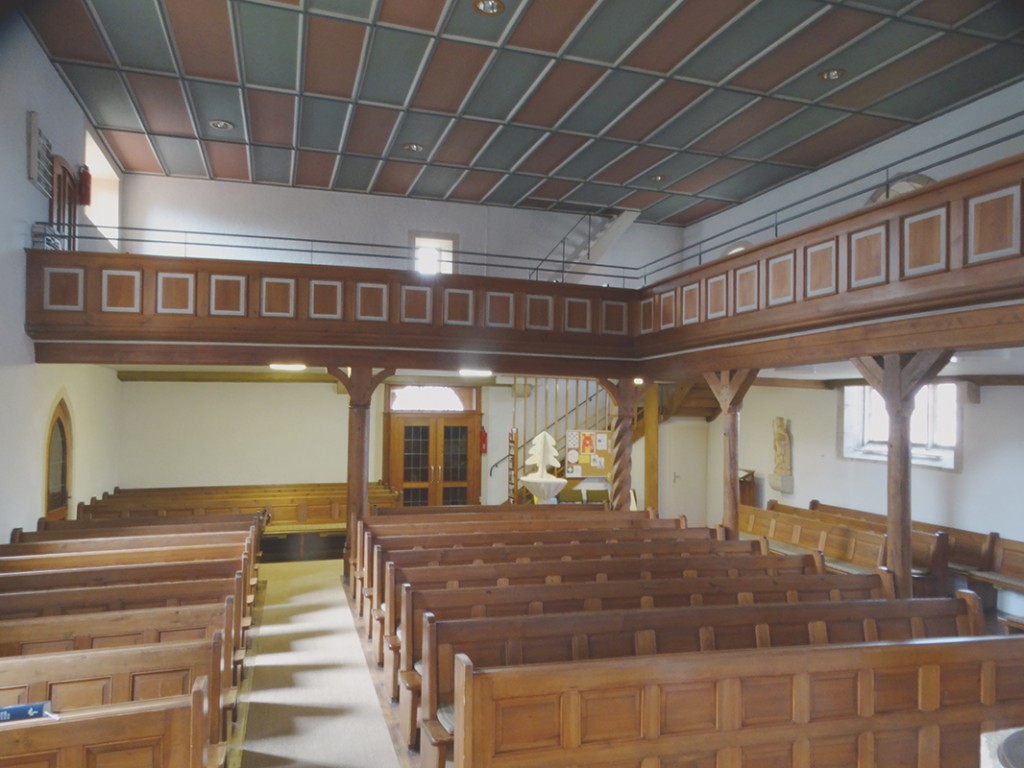 Abb. 11a: Blick ins Kircheninnere: nach Westen auf die 1587 und 1632 umgebauten Emporen.
