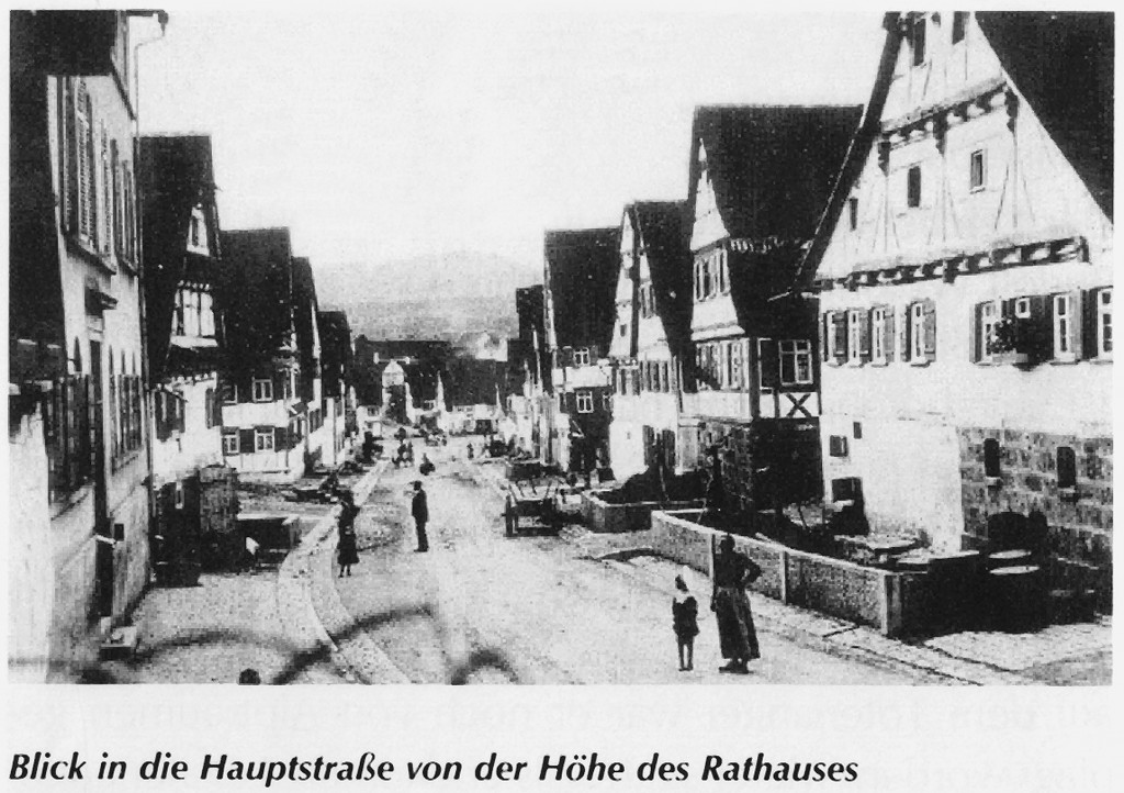 Abb. 8: Blick in die Nehrener Hauptstraße nach Südost um 1908 mit den sich aufreihenden Fachwerkgiebeln der Wohnhäuser der Winkelhakengehöfte