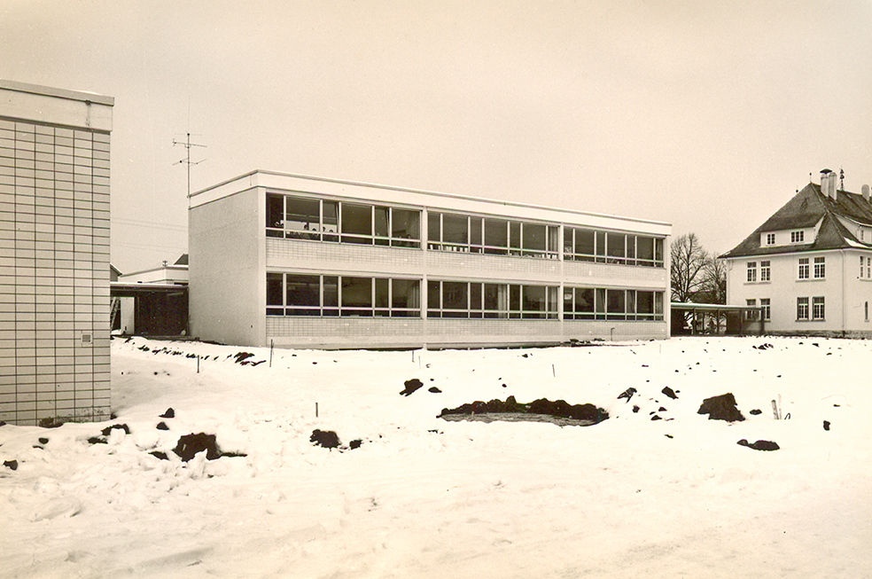 Abb. 5: Das neue Schulhaus im Jahr der Eröffnung 1965.